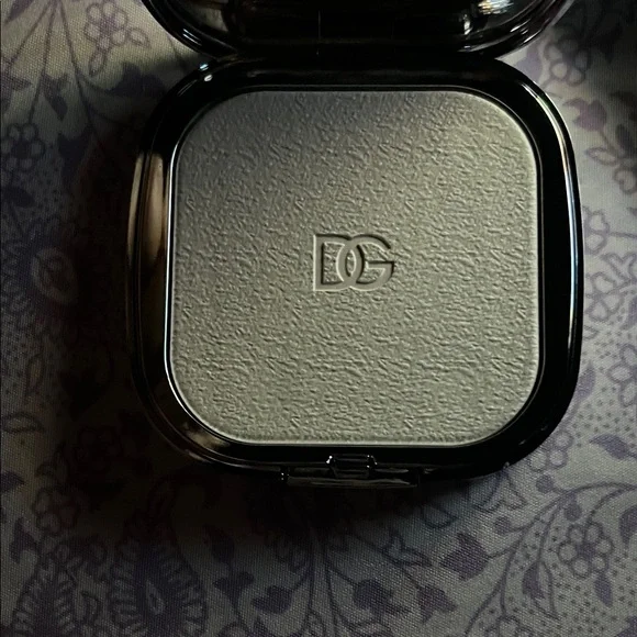 Dolce & Gabbana Solar Glow bare skin beautifier - Picture 9 of 10